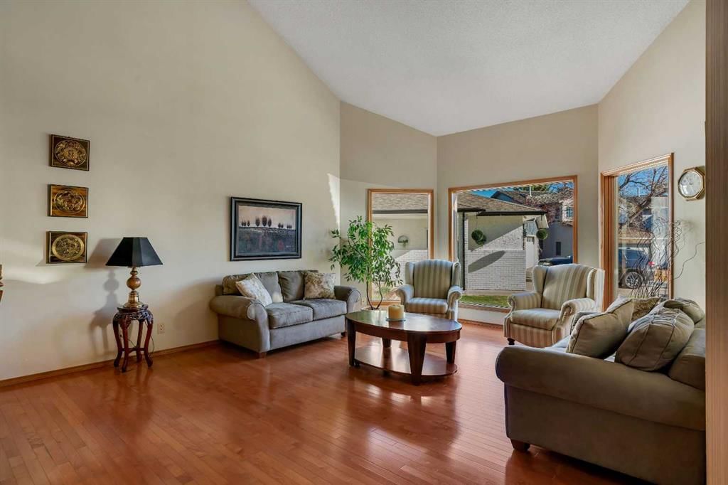 223 Shawnee Mews SW, Calgary — photo 4 of 50