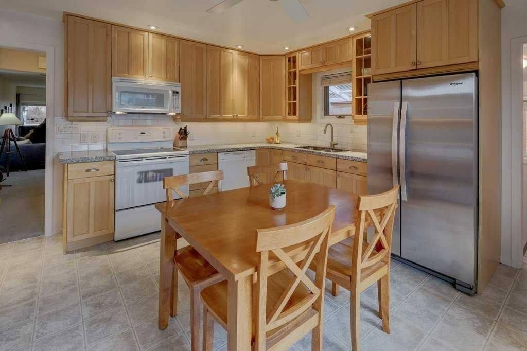 1805 20 Avenue NW, Calgary — photo 3 of 32