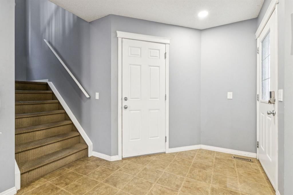 8454 Saddleridge Drive NE, Calgary — photo 4 of 36