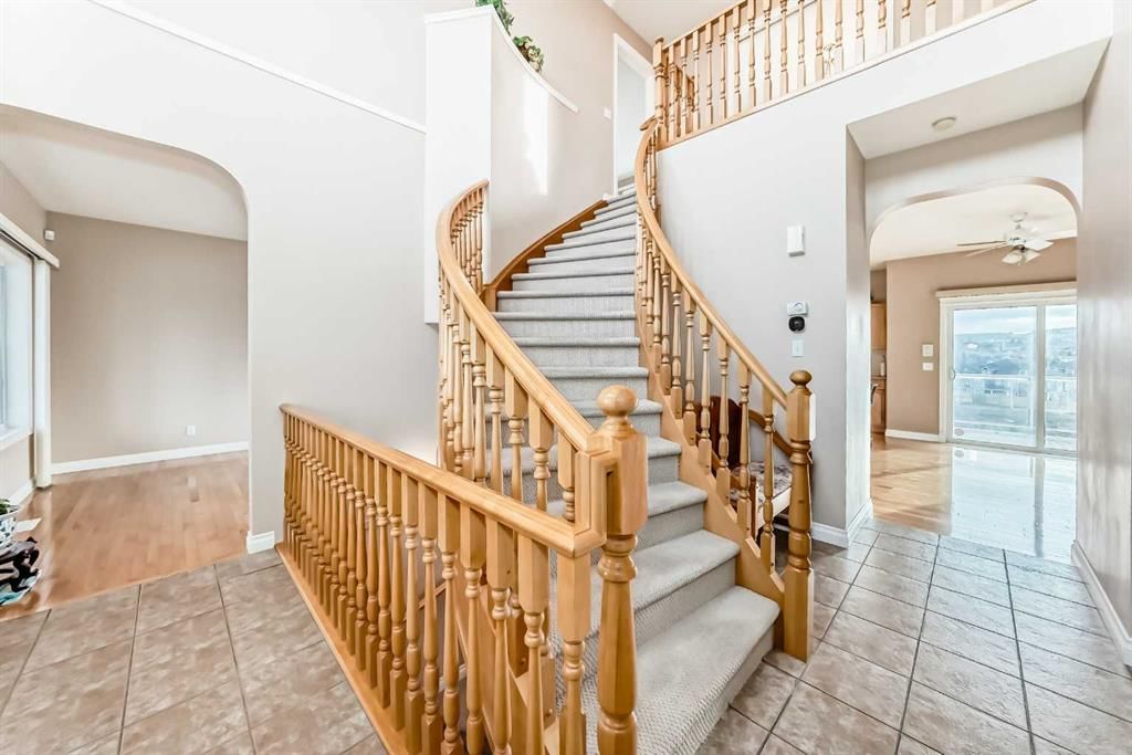 60 Hidden Creek Road NW, Calgary — photo 3 of 48