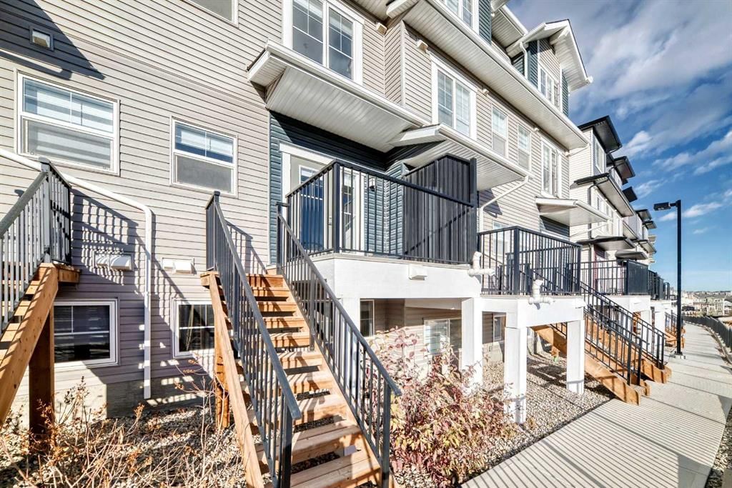1409 Sage Hill Grove NW, Calgary — photo 2 of 35