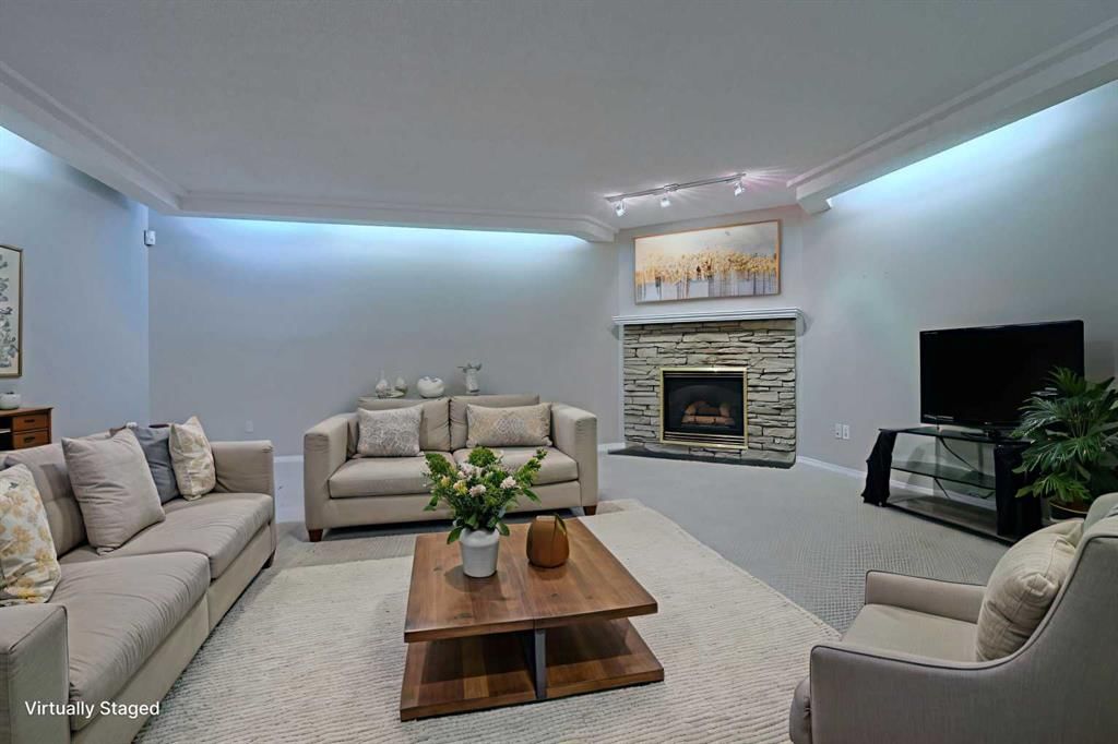220 Silver Creek Mews NW, Calgary — photo 4 of 35