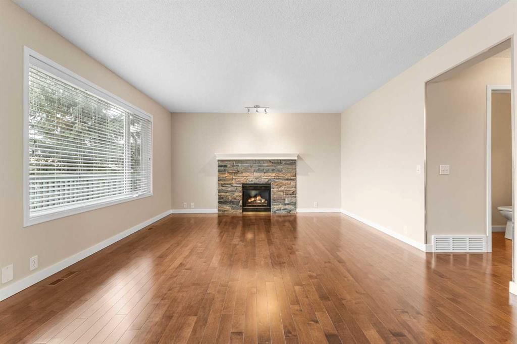 533 Schooner Cove NW, Calgary — photo 4 of 48
