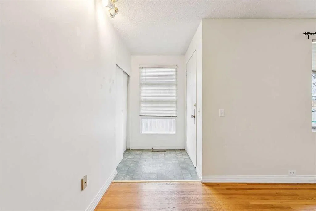 3248 Bearspaw Drive NW, Calgary — photo 3 of 24