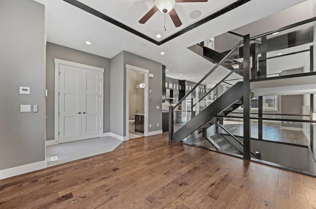 443 28 Avenue NW, Calgary — photo 5 of 50