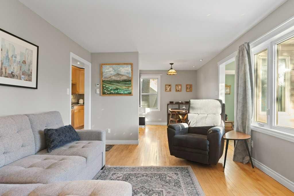 224 23 Avenue NE, Calgary — photo 3 of 38