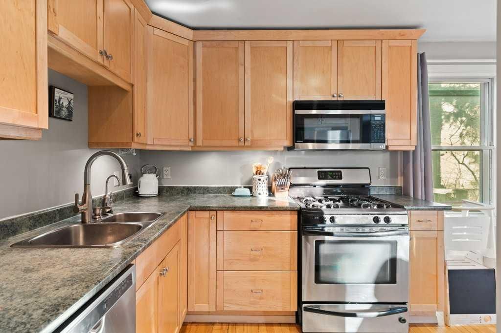 224 23 Avenue NE, Calgary — photo 4 of 38