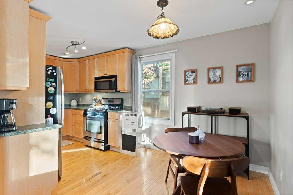 224 23 Avenue NE, Calgary — photo 5 of 38