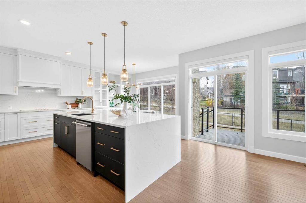 44 Panatella Rise NW, Calgary — photo 5 of 50