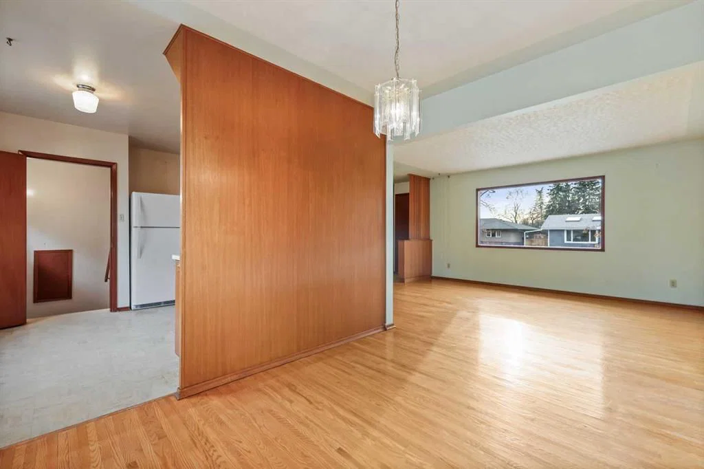 3504 Button Road NW, Calgary — photo 4 of 15