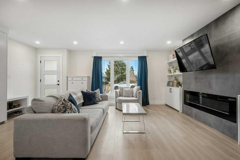 108 Sackville Drive SW, Calgary — photo 4 of 40