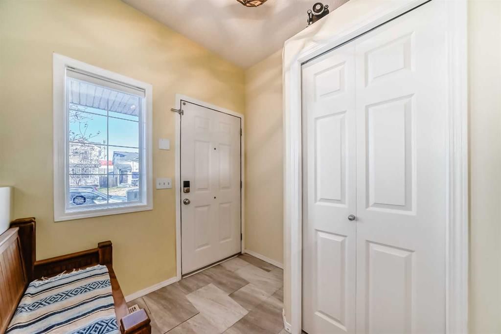 221 Covehaven Road NE, Calgary — photo 3 of 38