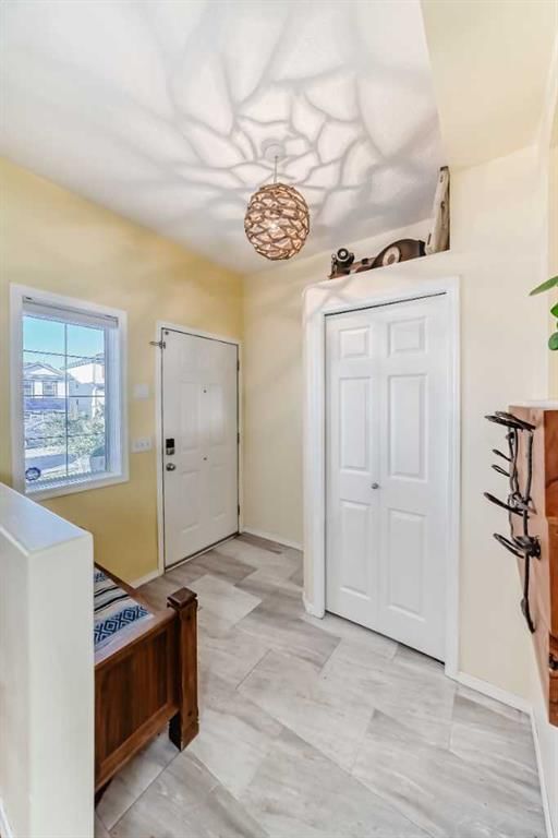 221 Covehaven Road NE, Calgary — photo 4 of 38