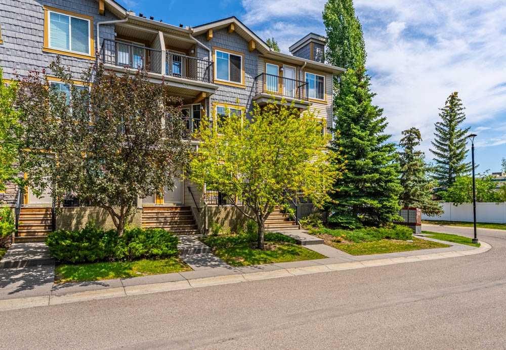 152 Mckenzie Towne Lane SE, Calgary — photo 4 of 35