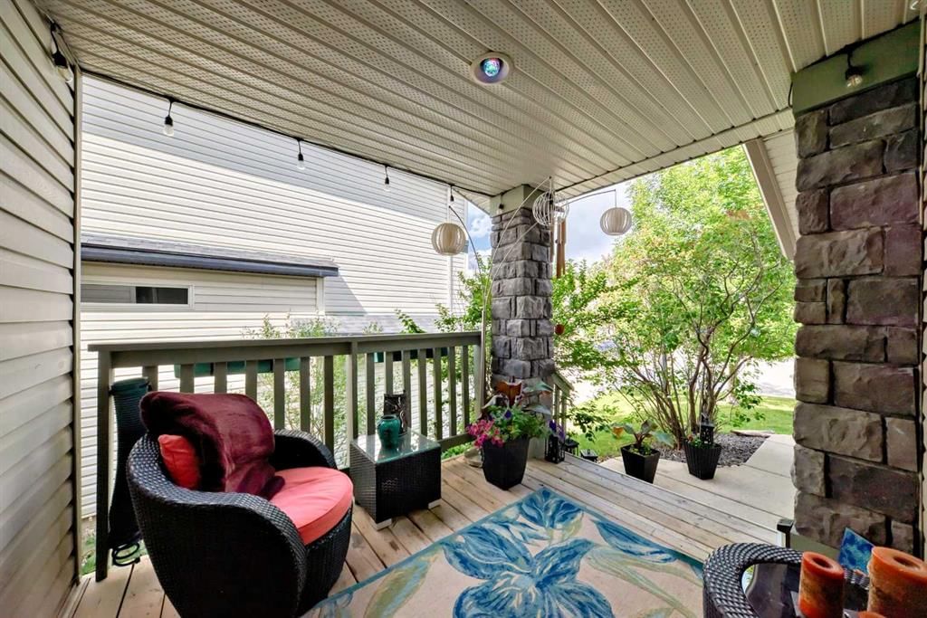 73 Crestmont Drive SW, Calgary — photo 4 of 50