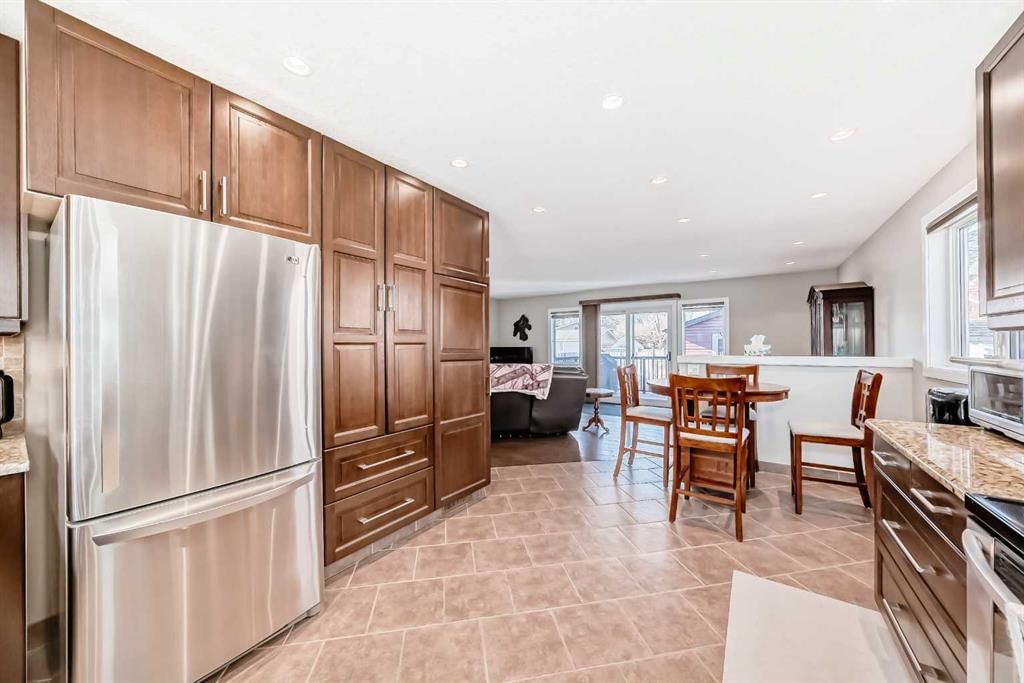 6623 Lakeview Drive SW, Calgary — photo 4 of 50