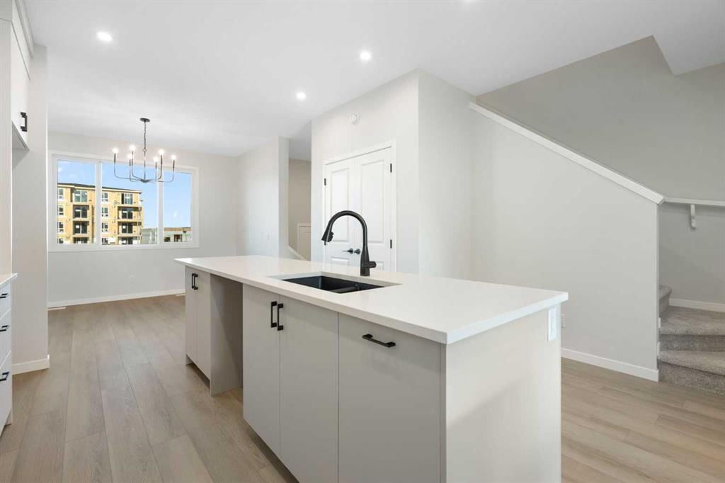 13 Creekview Manor SW, Calgary — photo 2 of 50