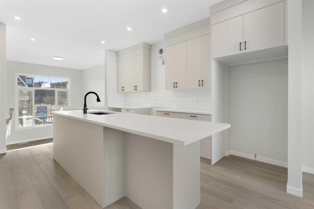 13 Creekview Manor SW, Calgary — photo 4 of 50