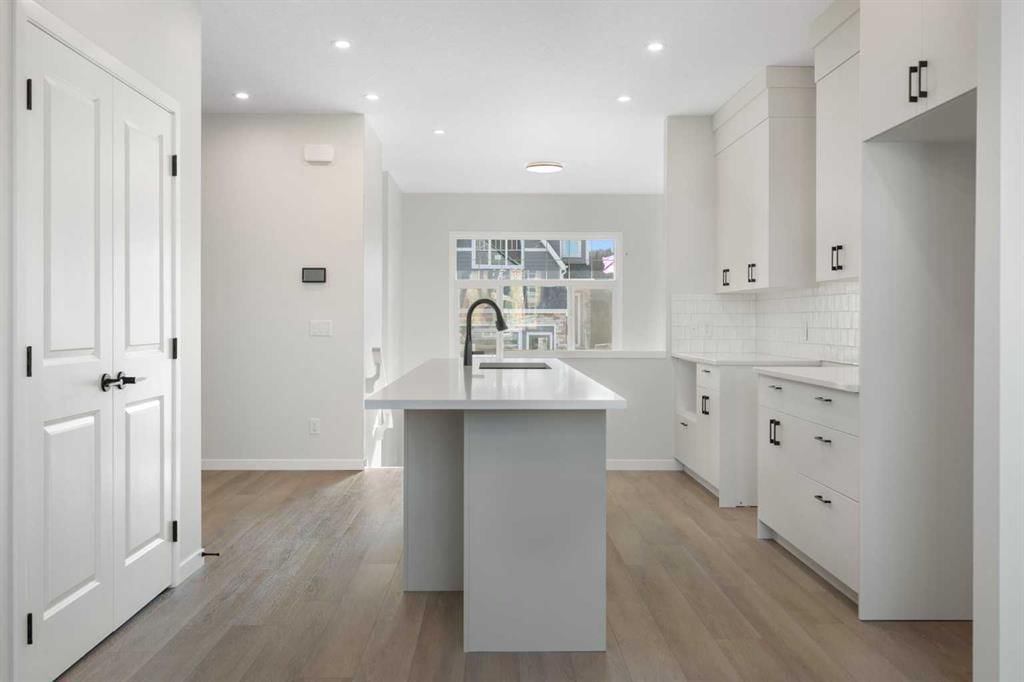 13 Creekview Manor SW, Calgary — photo 5 of 50