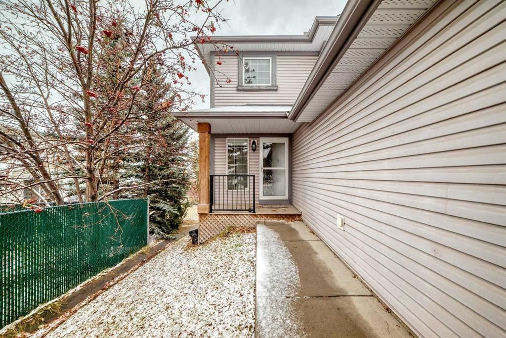 25 Scotia Point NW, Calgary — photo 3 of 49