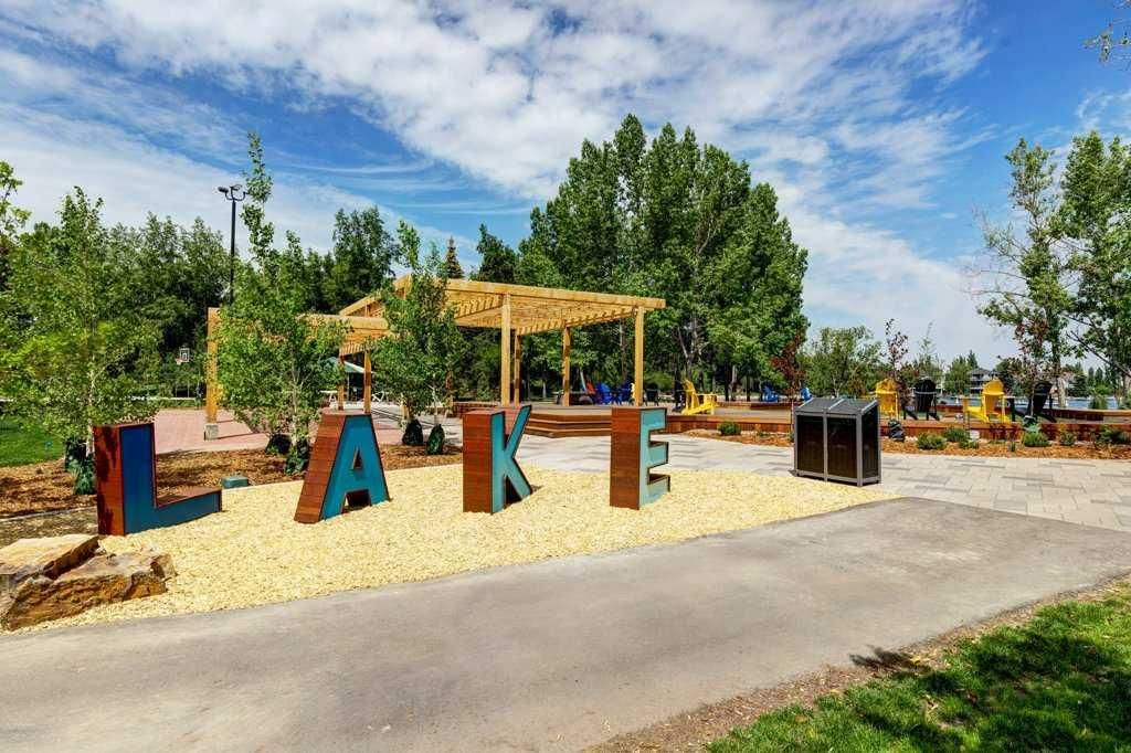 164 Mckerrell Crescent SE, Calgary — photo 4 of 41