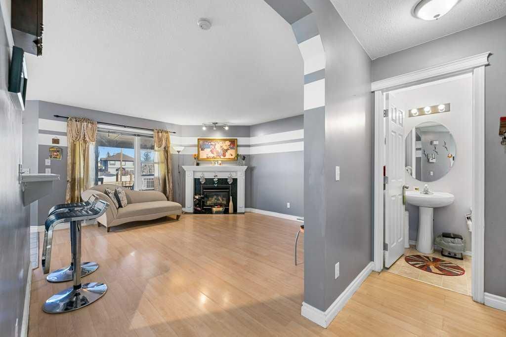 149 Martinvalley Crescent NE, Calgary — photo 5 of 42