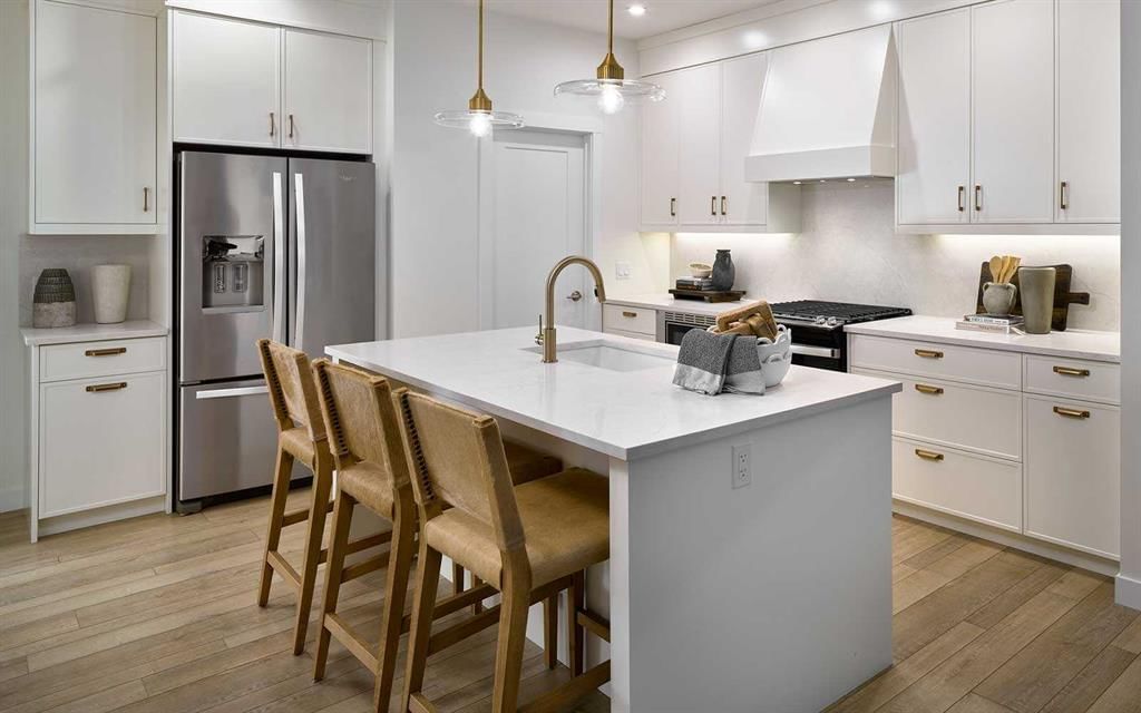 42 Lucas Place NW, Calgary — photo 5 of 16