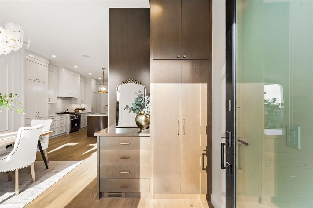 2214 12 Avenue NW, Calgary — photo 3 of 48