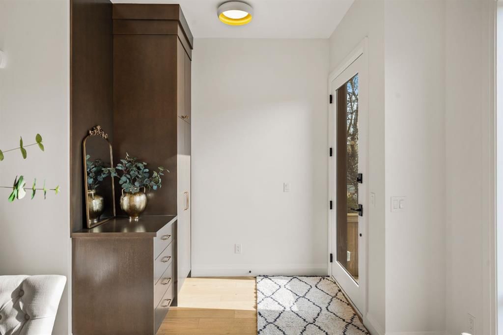 2214 12 Avenue NW, Calgary — photo 5 of 48