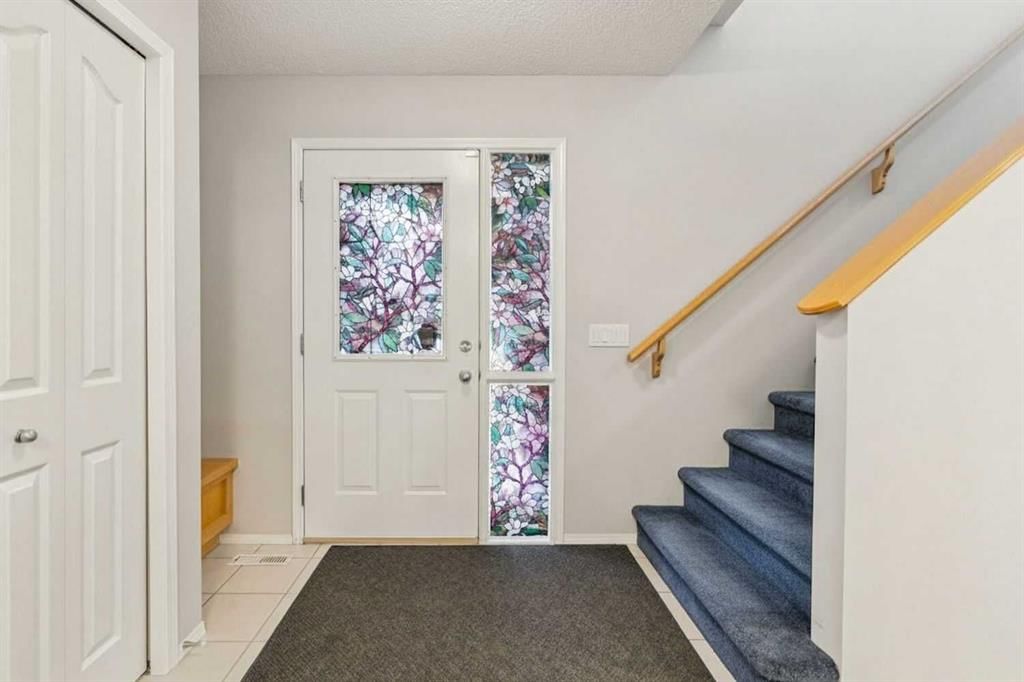 146 Everwillow Close SW, Calgary — photo 4 of 48