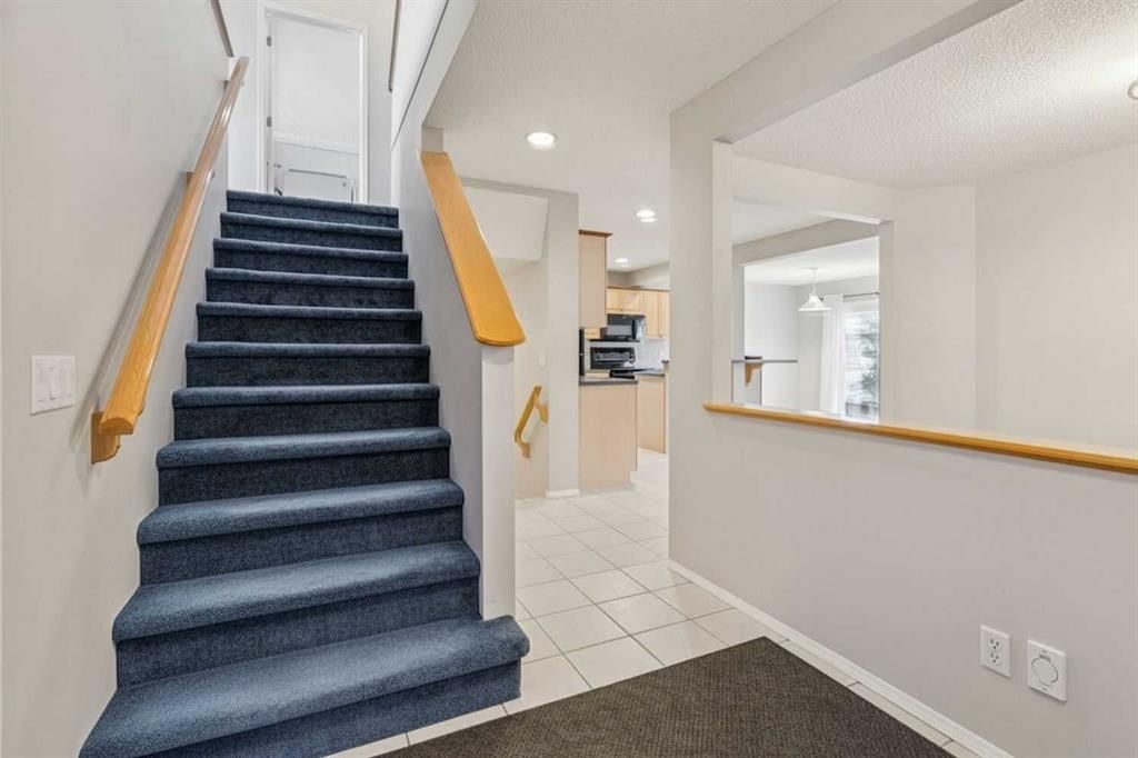 146 Everwillow Close SW, Calgary — photo 5 of 48