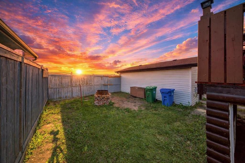 128 ERIN MEADOW Way SE, Calgary — photo 3 of 43
