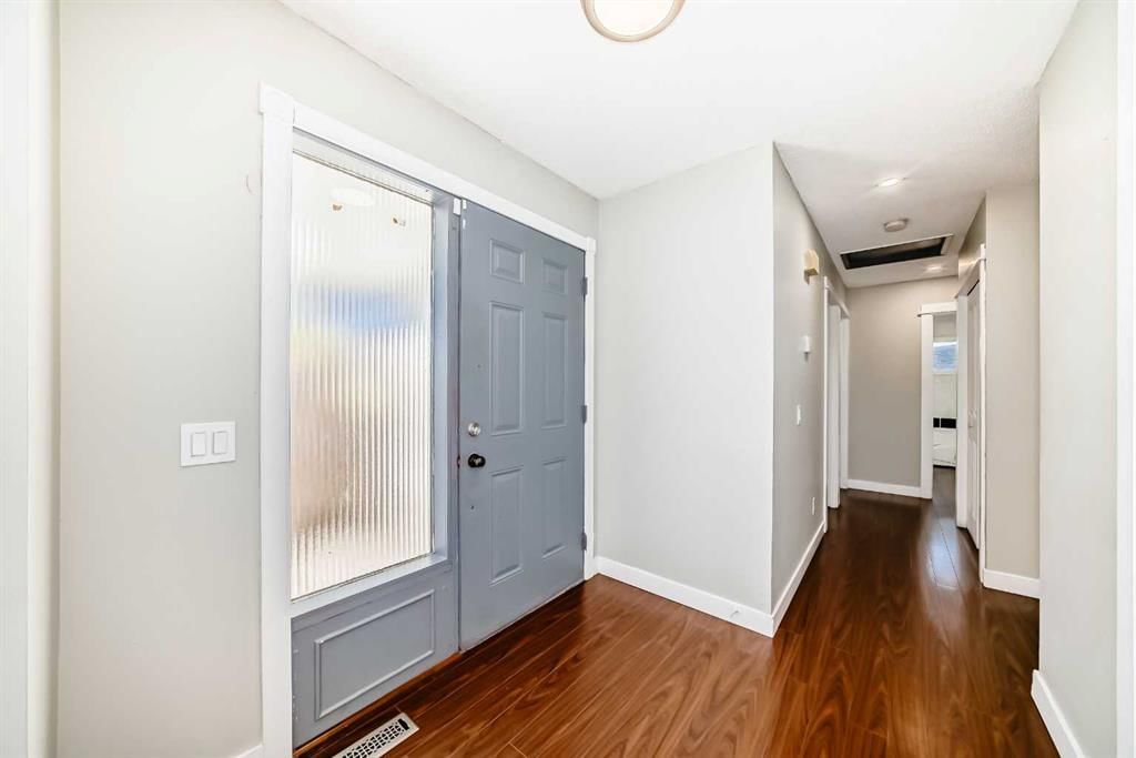 130 Braniff Crescent SW, Calgary — photo 3 of 49