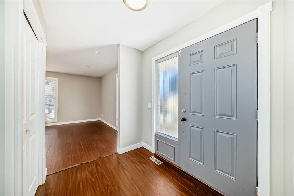 130 Braniff Crescent SW, Calgary — photo 4 of 49