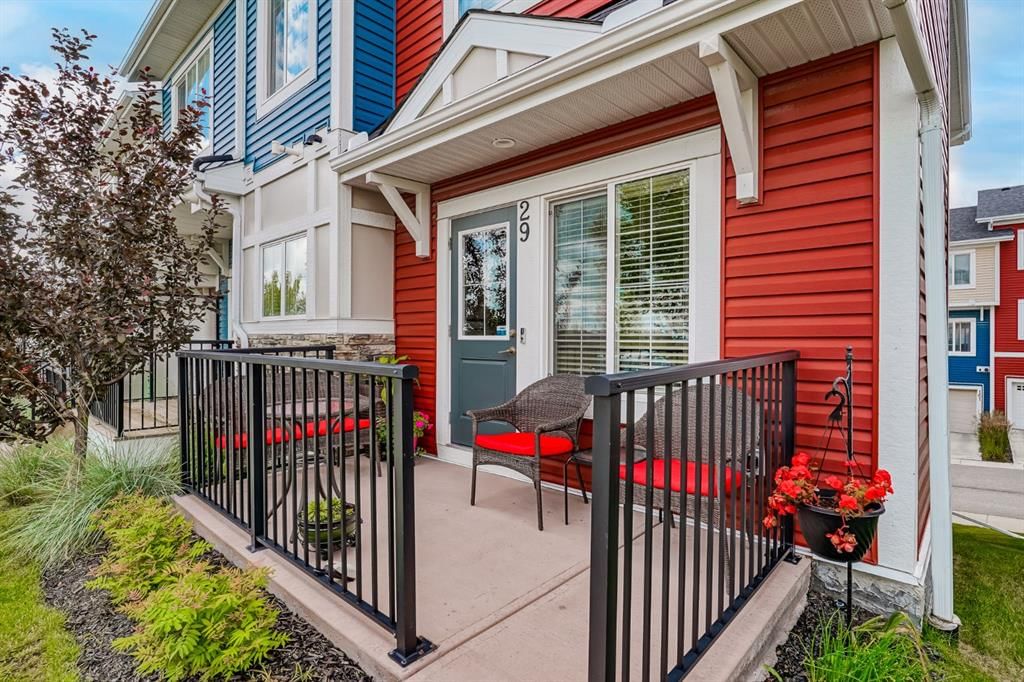 29 Nolancrest Gate NW, Calgary — photo 2 of 40
