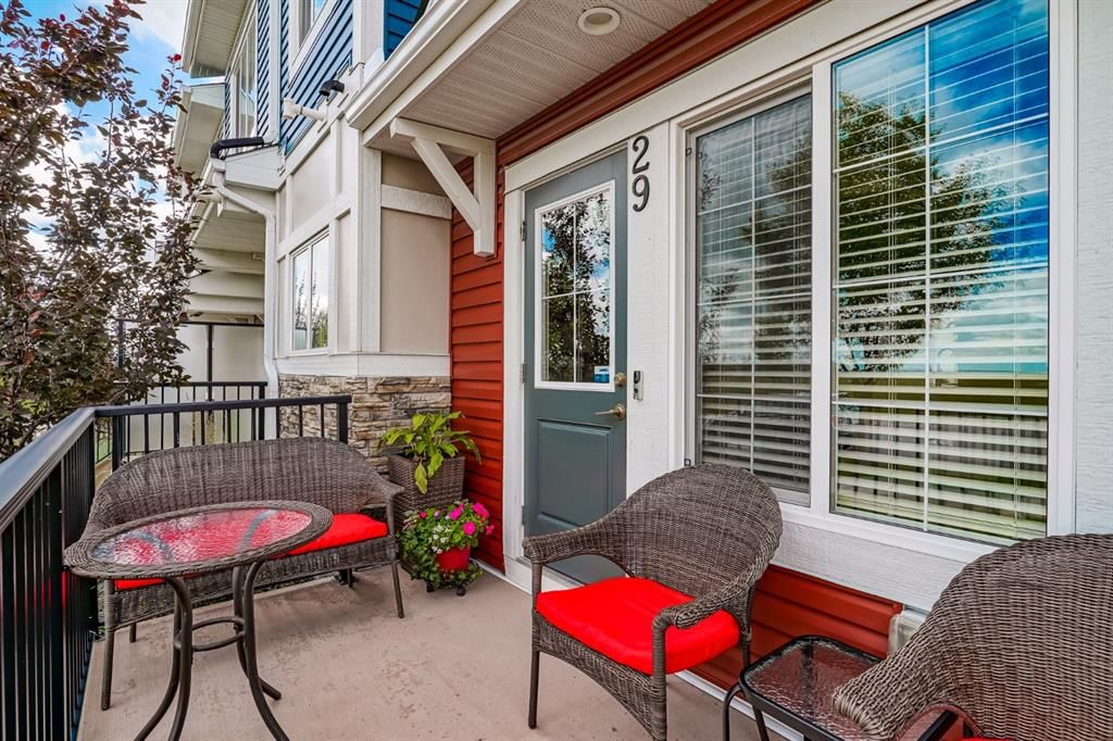 29 Nolancrest Gate NW, Calgary — photo 4 of 40