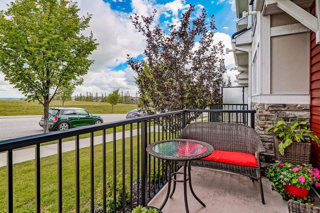 29 Nolancrest Gate NW, Calgary — photo 5 of 40