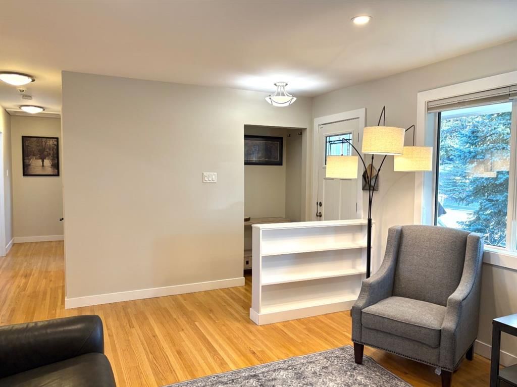 124 Glenpatrick Drive SW, Calgary — photo 4 of 48
