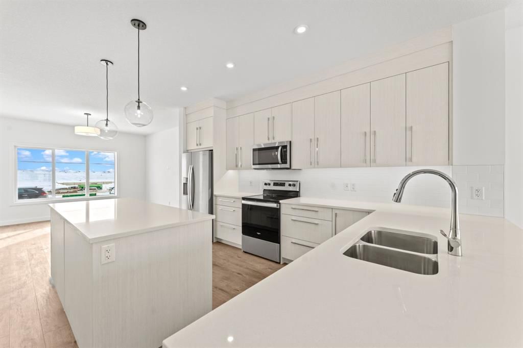 99 Raven Point SE, Calgary — photo 2 of 12