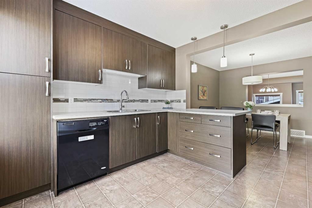 313 Auburn Bay Circle SE, Calgary — photo 5 of 36