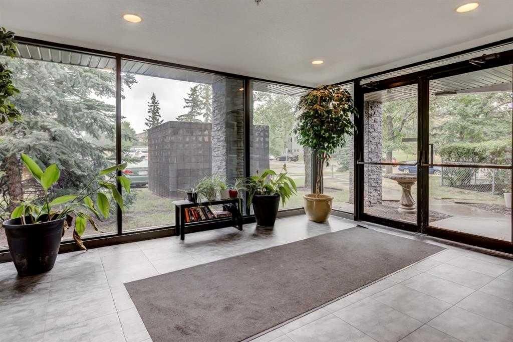 102, 59 Glamis Drive SW, Calgary — photo 2 of 28