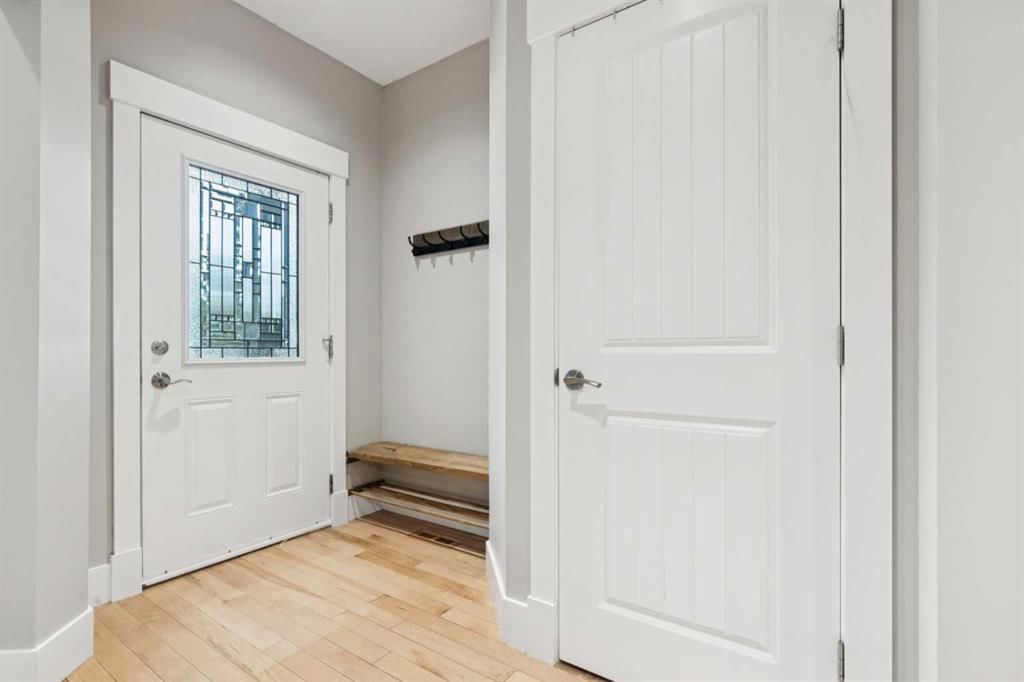 4509 19 Avenue NW, Calgary — photo 3 of 37