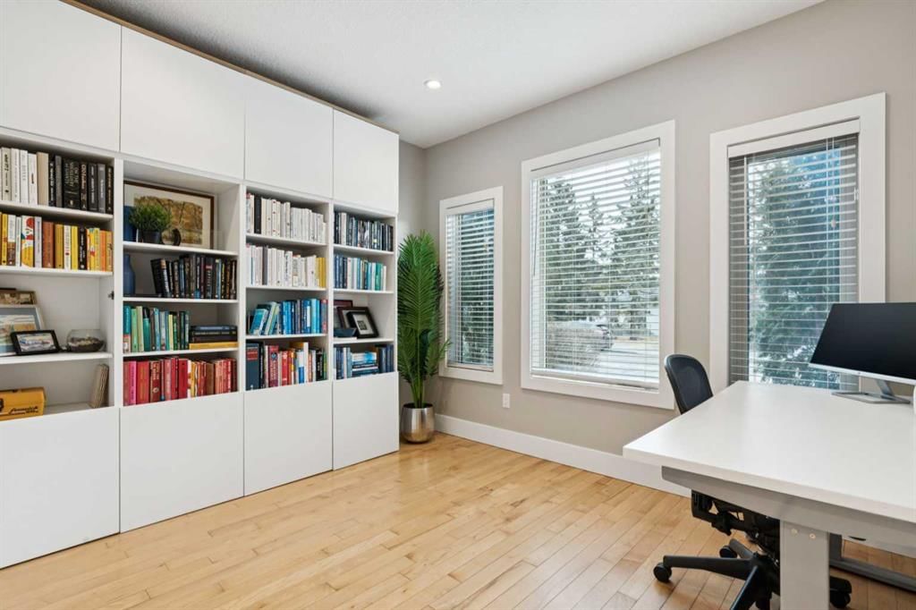 4509 19 Avenue NW, Calgary — photo 4 of 37