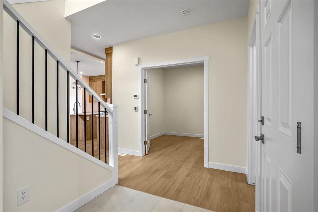 585 Corner Meadows Way NE, Calgary — photo 2 of 35