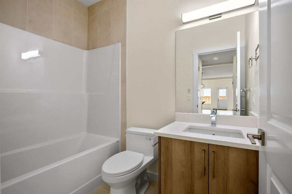 585 Corner Meadows Way NE, Calgary — photo 4 of 35