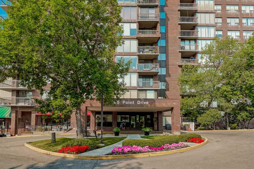 305, 145 Point Drive NW, Calgary — photo 2 of 33
