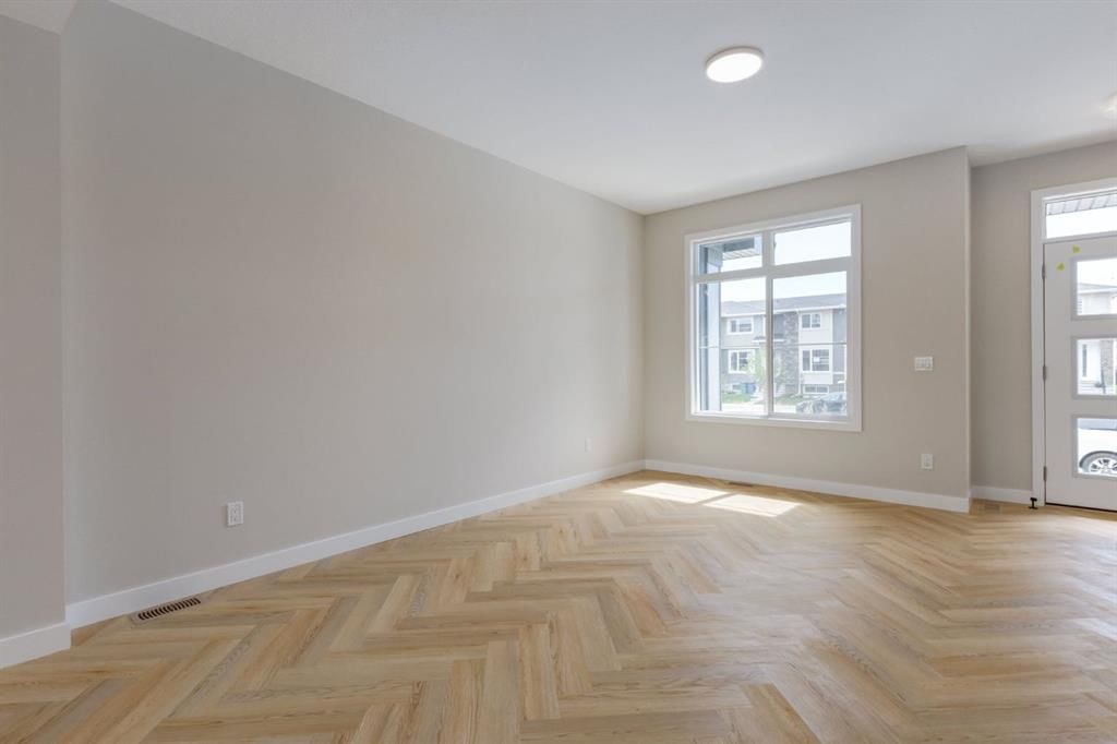 452 Sora Boulevard SE, Calgary — photo 3 of 44