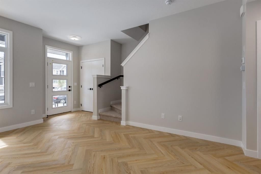 452 Sora Boulevard SE, Calgary — photo 5 of 44