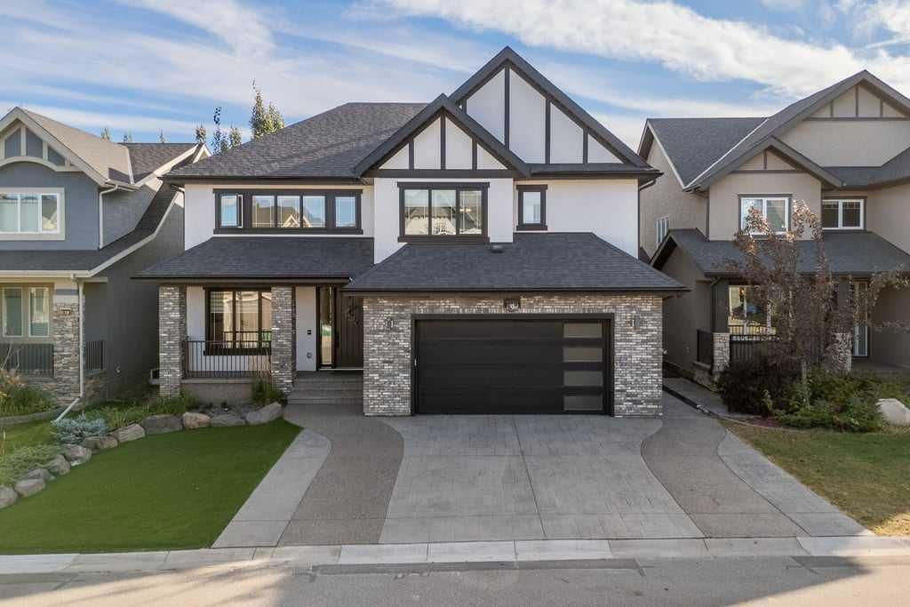 9 Westland Crescent SW, Calgary — photo 2 of 40