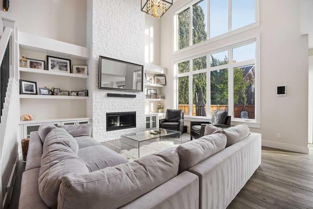 9 Westland Crescent SW, Calgary — photo 4 of 40